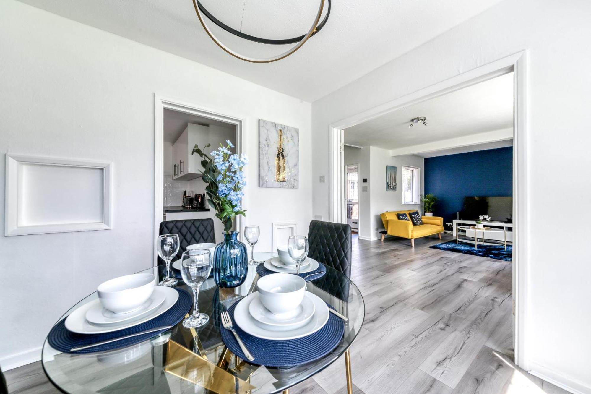 Contemporary 4 Bedroom Detached House With Parking And City Links Croydon Phòng bức ảnh